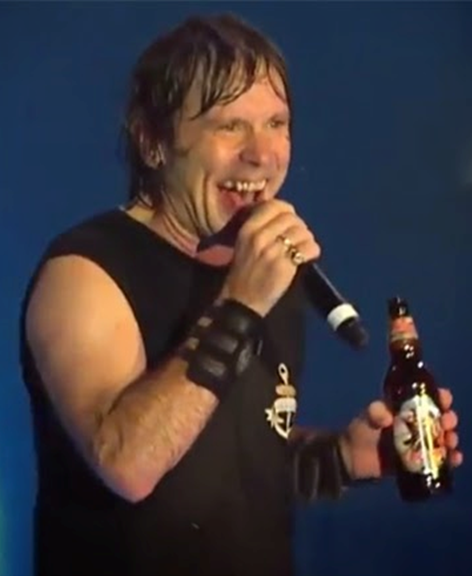 Bruce Dickinson promovendo a cerveja Trooper, Rock in Rio 2013